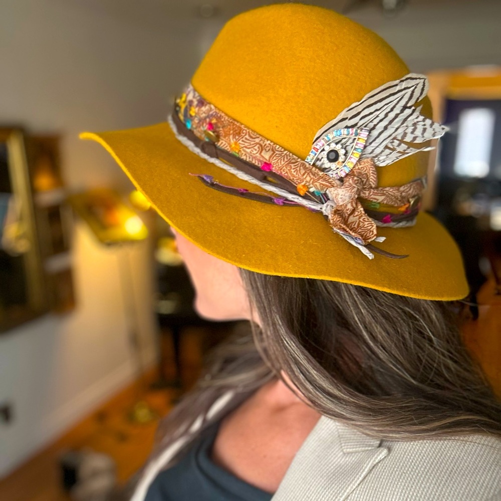 Sedona Sunset, 100% wool hat with authentic feather from Sedona. Size medium